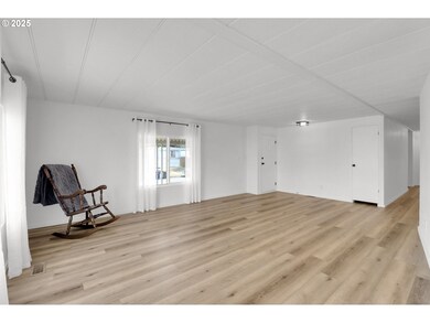 578 S 53rd St, Springfield, OR 97478 - photo 5