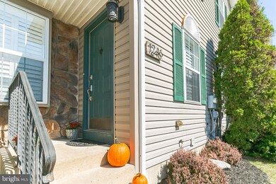 1246 Pin Oak Dr, Perkiomenville, PA 18074 - photo 2