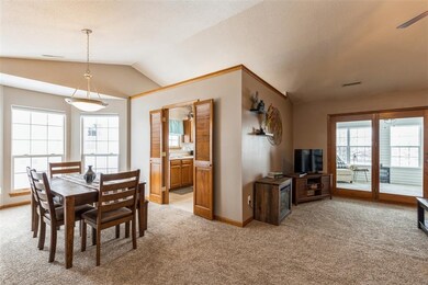 3110 Towne House Dr NE unit D, Cedar Rapids, IA 52402 - photo 7