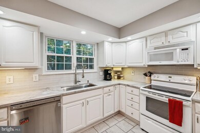 6119 Martins Landing Ct, Burke, VA 22015 - photo 2