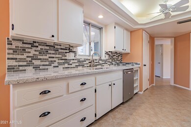 10444 W Hutton Dr, Sun City, AZ 85351 - photo 2