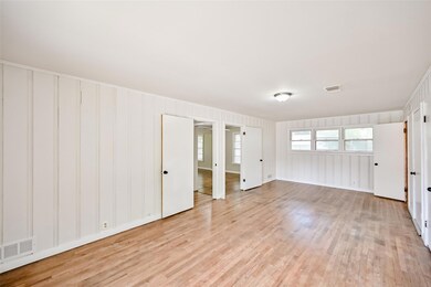 217 E Hird St, Gainesville, TX 76240 - photo 4