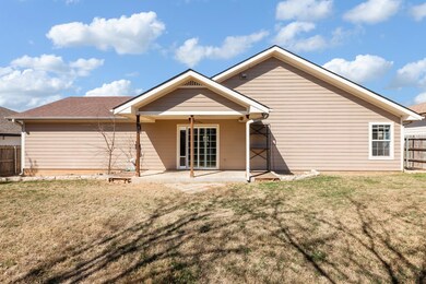 207 Green Oaks Loop, Fredericksburg, TX 78624 - photo 6