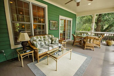 437 Commonwealth - Screened porch 2