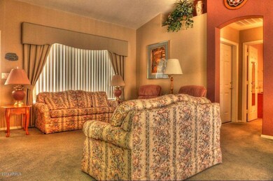 GRAND LIVING ROOM