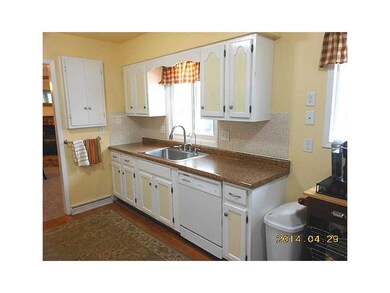 Kitchen. Freshly painted cooks delight with new co