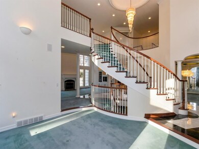 4860 Oak Grove Ct NE, Cedar Rapids, IA 52411 - photo 4