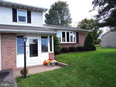 2958 Jefferson Dr, Chambersburg, PA 17201 - photo 2