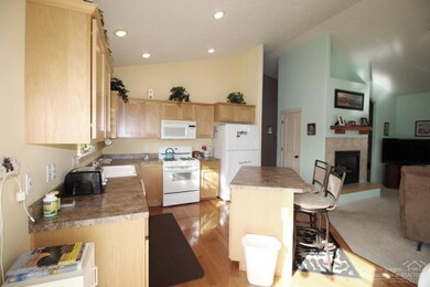 1642 NW Jackpine Ave, Redmond, OR 97756 - photo 5