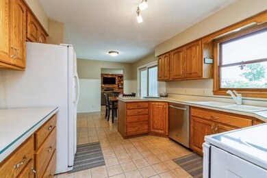 724 E 17th St N, Newton, IA 50208 - photo 7