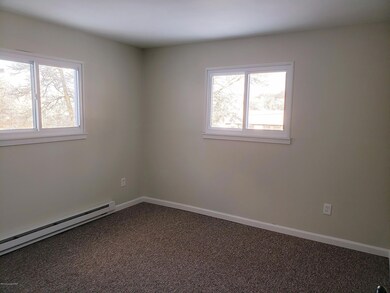 307 Adams Dr unit 202, Sciota, PA 18354 - photo 5