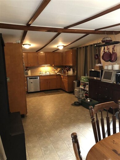 25 Edgewood St, Claremont, NH 03743 - photo 3