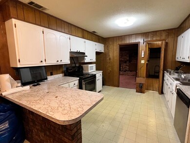 46 Calhoun Rd, Laurel, MS 39443 - photo 4