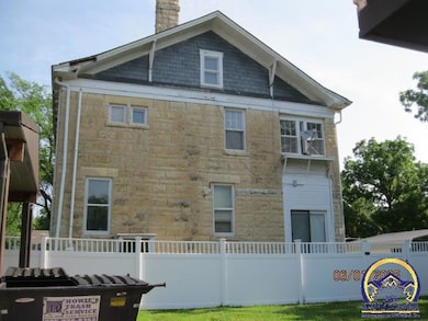 415 W Walnut St, Junction City, KS 66441 - photo 4