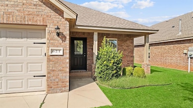 621 Christian Ln, Yukon, OK 73099 - photo 3
