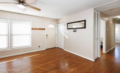 9307 Hudson Ln, Louisville, KY 40291 - photo 2