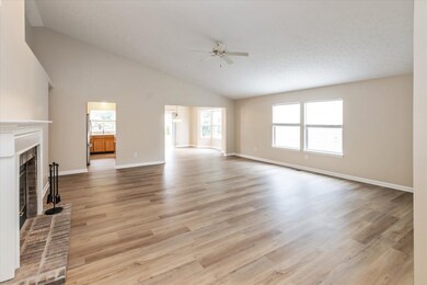 12283 Chiseled Stone Dr, Fishers, IN 46037 - photo 3