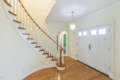 3) FOYER