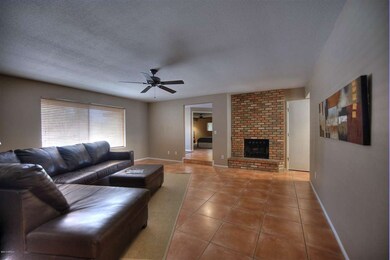 006_Family Room