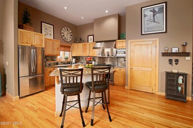 661_singletree_e_kitchen_1