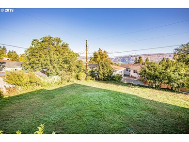 708 E 19th St, the Dalles, OR 97058 - photo 2