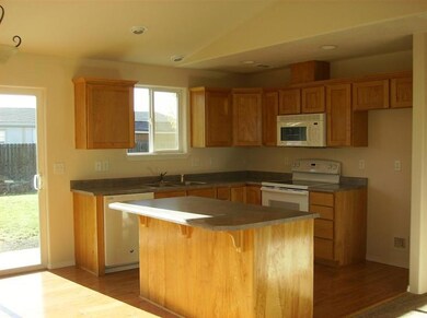 8405 Kyra Ln, White City, OR 97503 - photo 2