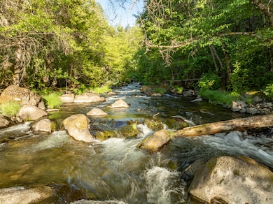 2871 Cobleigh Rd, Eagle Point, OR 97524 - photo 3