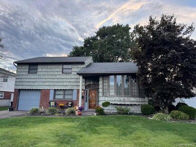 24 Patricia Ln, Syosset, NY 11791 - photo 3