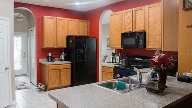 FOYER/KITCHEN