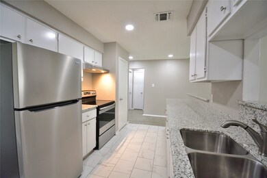 16410 Blackhawk Blvd, Friendswood, TX 77546 - photo 3