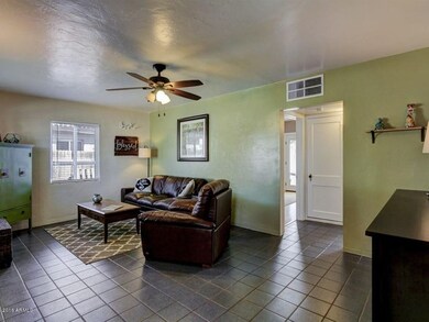 006_Living Room