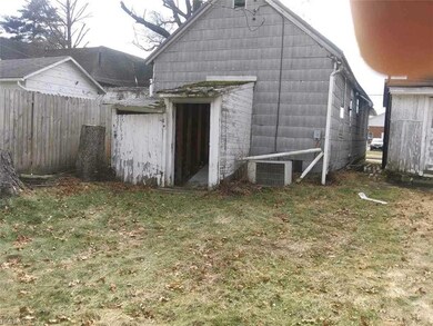 236 Locust St, Coshocton, OH 43812 - photo 3
