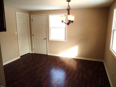 327 Amarillo Dr, Carpentersville, IL 60110 - photo 5