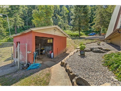 331 Hemlock Ln, Roseburg, OR 97471 - photo 5