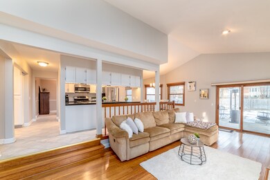 304 Chateau Dr, Buffalo Grove, IL 60089 - photo 5