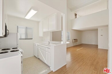 132 S Clark Dr, Los Angeles, CA 90048 - photo 6