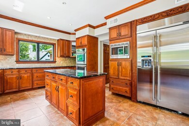 8005 Glengalen Ln, Chevy Chase, MD 20815 - photo 7