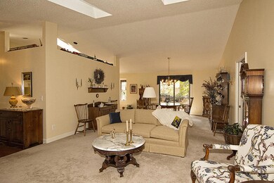 5. liviingroom towards diningroom_6750 (