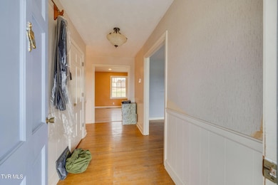 622 Lazy Ln, Kingsport, TN 37663 - photo 6