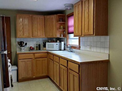 Kitchen Fully remodeled kitchen with pull-out shel