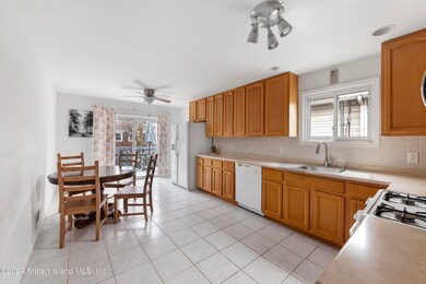 249 Norway Ave, Staten Island, NY 10305 - photo 4