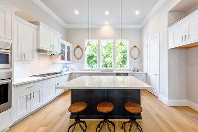 Breakfast Bar which allows for seating and Bosch a