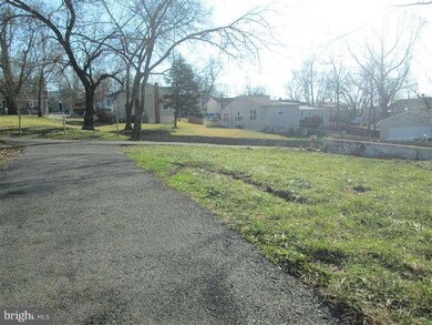 5625 Sheriff Rd, Capitol Heights, MD 20743 - photo 2