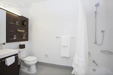 43-25 Hunter St unit 4312W, Queens, NY 11101 - photo 4