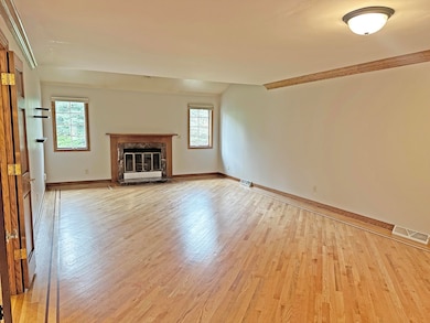 920 Oakwood Ln unit B, Brookfield, WI 53045 - photo 5