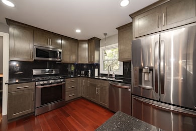 8909 S 85th Ct, Hickory Hills, IL 60457 - photo 3