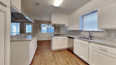 1920 Goode St, Alvin, TX 77511 - photo 4