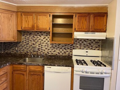 351 Hildreth St unit 23, Lowell, MA 01850 - photo 3