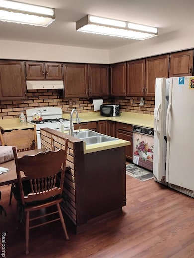 10302 S Grayling Rd, Roscommon, MI 48653 - photo 6