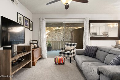 327 Chestnut Hill Ct unit 11, Thousand Oaks, CA 91360 - photo 4